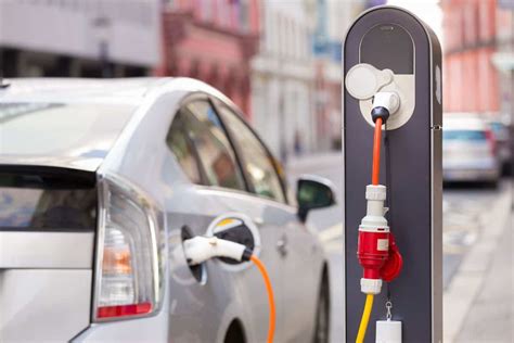 Electric Car Benefits: Why Going Electric Makes Sense for Environmental and Economic Reasons